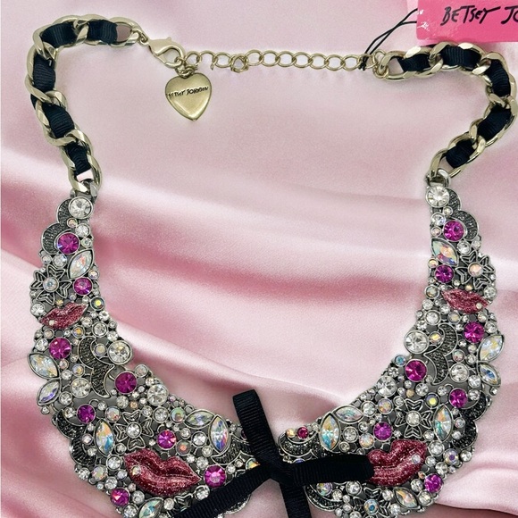 Betsey Johnson Jewelry - Betsey Johnson Bib Necklace Noir Glitter Lips Crystal Collar NWT